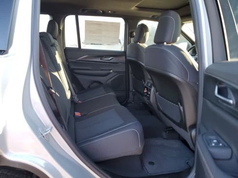 New 2025 Jeep Grand Cherokee Laredo X w/ Luxury Tech Group I image 23