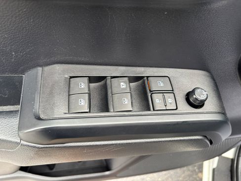 Used 2020 Toyota Tacoma SR AWD/4WD image 17