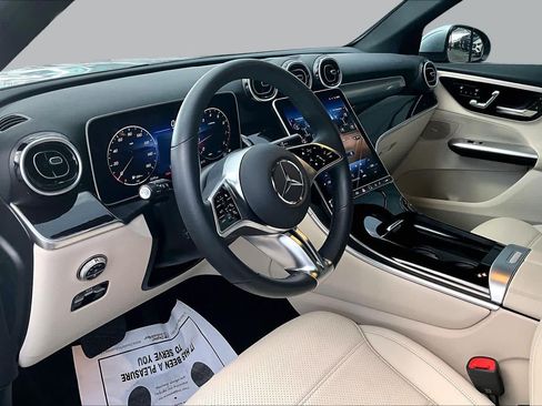 Used 2025 Mercedes-Benz GLC 300 4MATIC image 18