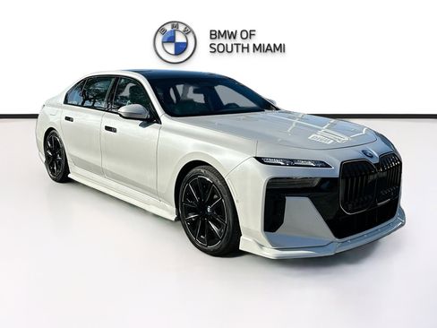 Certified 2025 BMW 760i xDrive image 1