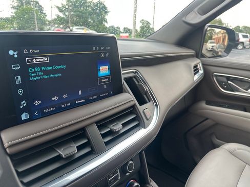 Used 2024 Chevrolet Suburban LT w/ Luxury Package image 20