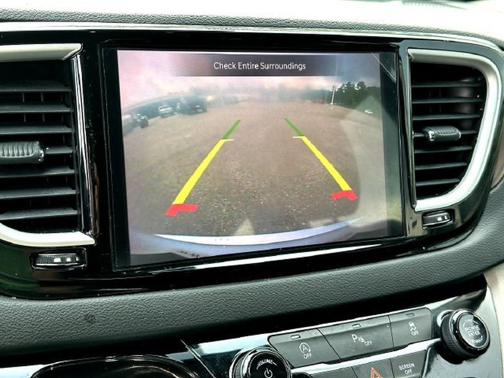 Used 2023 Chrysler Voyager LX FWD image 15