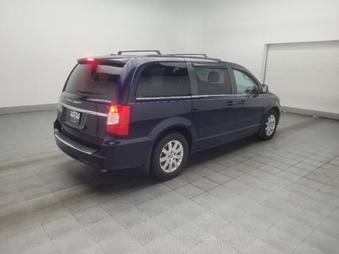 Used 2016 Chrysler Town & Country LX FWD image 10