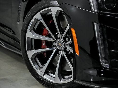 Used 2016 Cadillac CTS V w/ Luxury Package RWD image 4