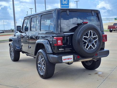 Used 2025 Jeep Wrangler Sahara image 2