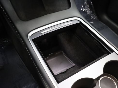 Used 2021 Tesla Model Y Long Range image 42