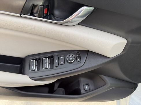Used 2021 Honda Accord Hybrid image 11
