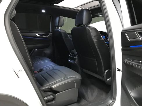 Used 2024 Volkswagen Atlas Cross Sport SEL R-Line AWD/4WD image 15