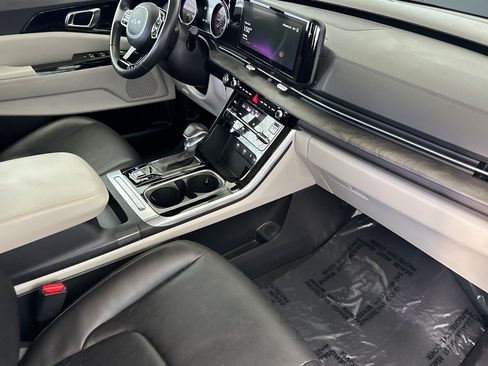 Used 2024 Kia Carnival EX FWD image 35