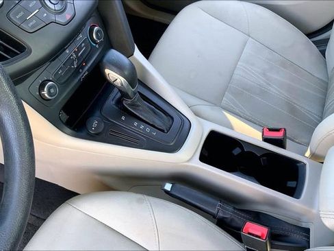 Used 2018 Ford Focus SE image 17