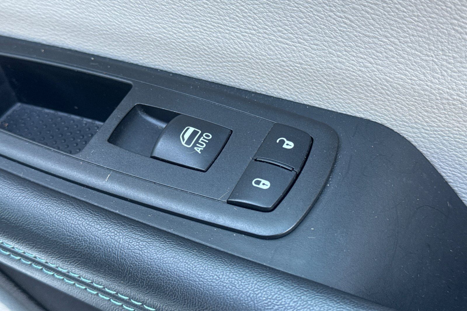 Used 2018 Chrysler Pacifica Touring-L FWD image 23