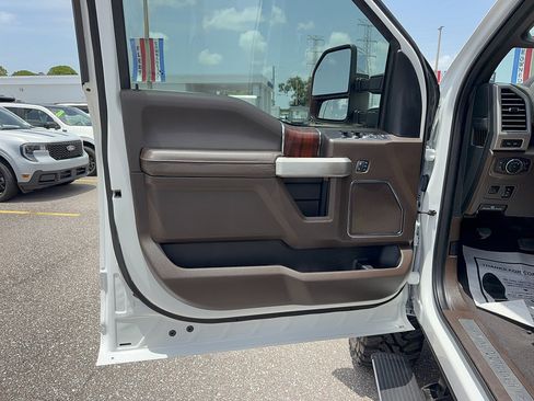 Used 2021 Ford F250 King Ranch w/ King Ranch Ultimate Package AWD/4WD image 10