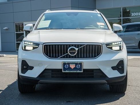 Certified 2024 Volvo XC40 B5 Ultimate AWD/4WD image 2