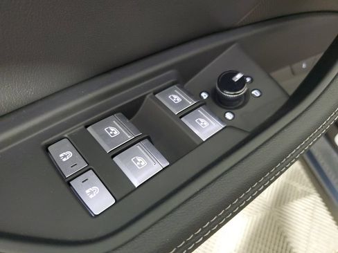 Used 2024 Audi Q8 e-tron Premium Plus w/ Premium Plus Package AWD/4WD image 19