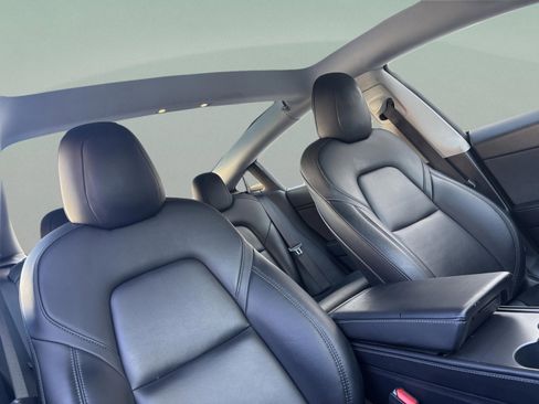 Used 2021 Tesla Model 3 Standard Range Plus image 30