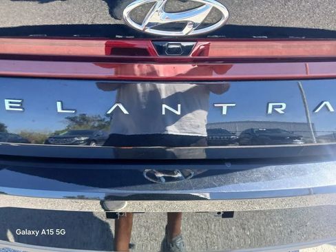 Used 2022 Hyundai Elantra SEL image 14