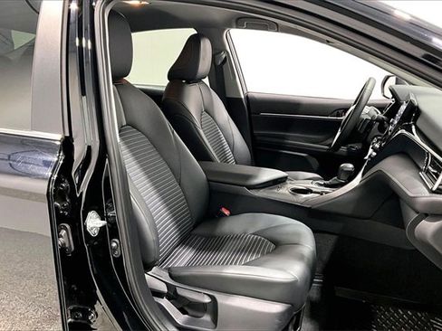 Used 2024 Toyota Camry SE image 30