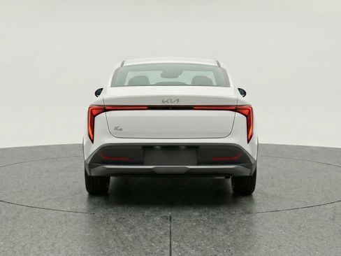 Used 2025 Kia K4 LXS image 7