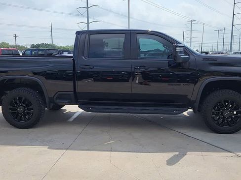 Used 2025 Chevrolet Silverado 2500 LT w/ Trail Boss Package AWD/4WD image 9