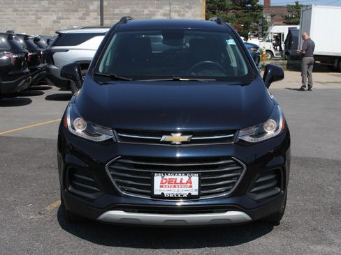 Used 2022 Chevrolet Trax LT w/ Driver Confidence Package AWD/4WD image 2