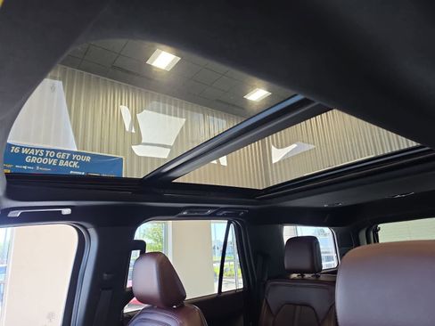 Used 2022 Ford Expedition Limited AWD/4WD image 15