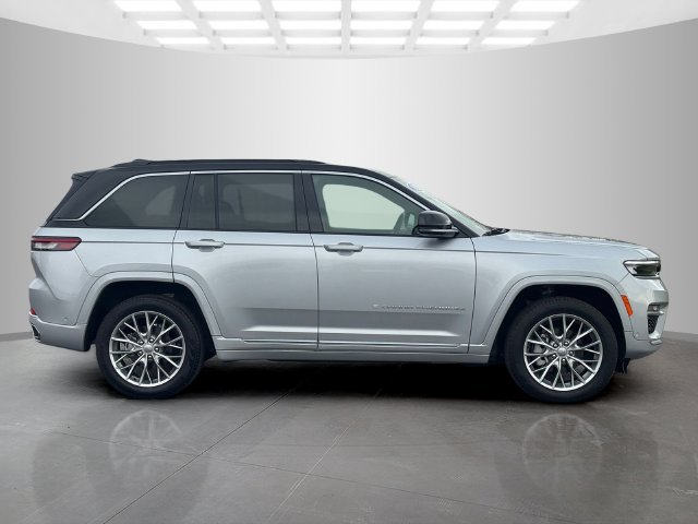 Used 2025 Jeep Grand Cherokee Summit AWD/4WD image 8