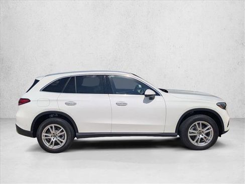 Used 2023 Mercedes-Benz GLC 300 4MATIC w/ Exclusive Trim Package image 4