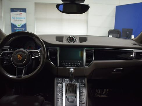 Used 2018 Porsche Macan S image 11