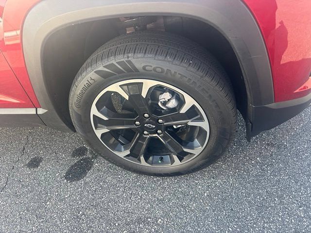 Used 2026 Chevrolet Equinox LT w/ Safety and Technology Package FWD image 10