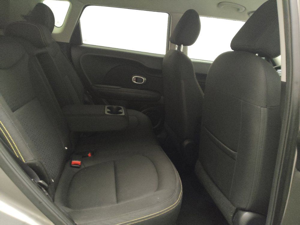 Used 2016 Kia Soul + FWD image 19