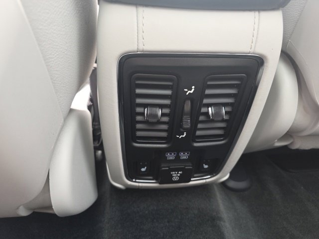 Used 2019 Jeep Grand Cherokee Summit AWD/4WD image 16
