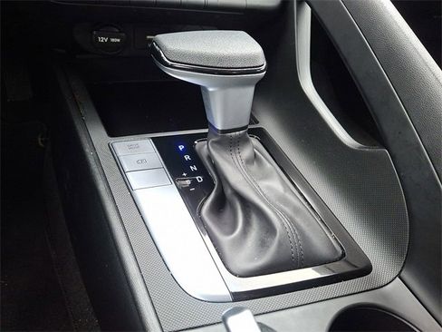 Used 2025 Hyundai Elantra SE image 14