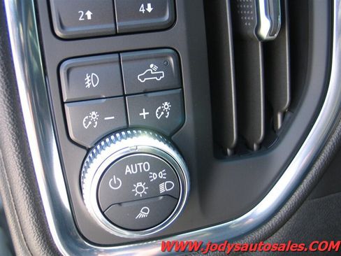 Used 2021 GMC Sierra 1500 AT4 w/ AT4 Premium Package AWD/4WD image 10