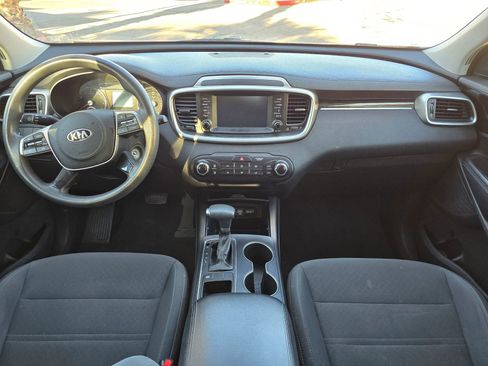 Used 2019 Kia Sorento LX image 11