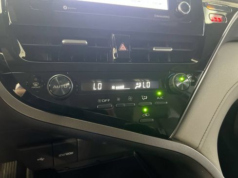 Used 2022 Toyota Camry SE AWD/4WD image 16