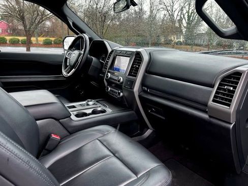 Used 2021 Ford Expedition Max XLT image 24