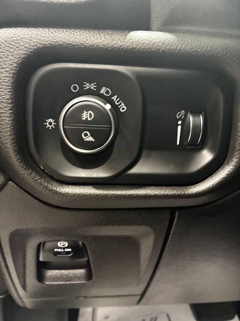 Used 2020 RAM 1500 Big Horn AWD/4WD image 14
