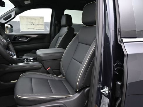 New 2026 GMC Yukon Elevation image 12