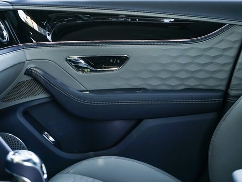 New 2025 Bentley Flying Spur Plug-In Hybrid AWD/4WD image 19