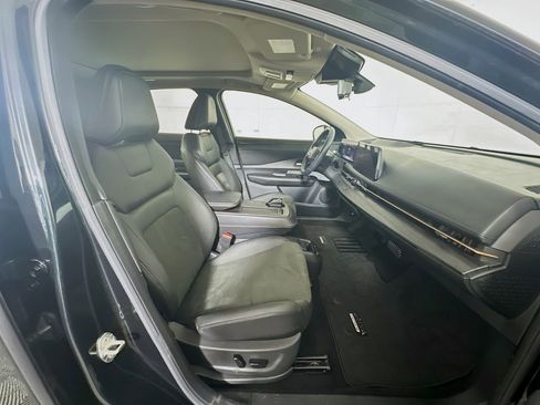 Used 2023 Nissan Ariya FWD image 34