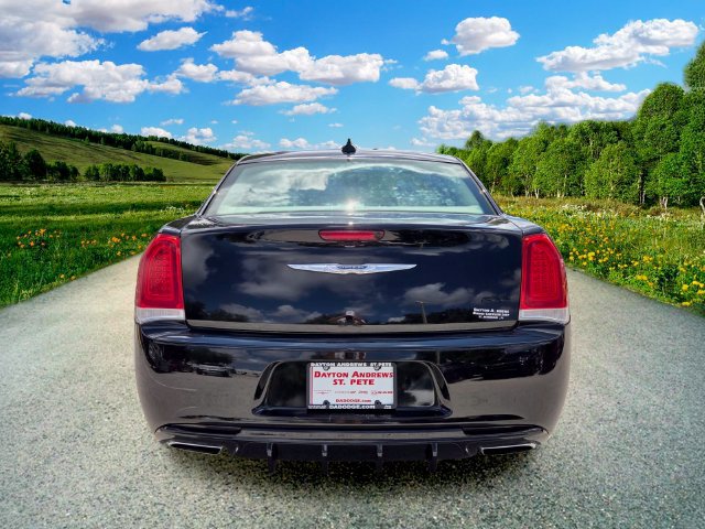 Used 2015 Chrysler 300 Limited RWD image 5