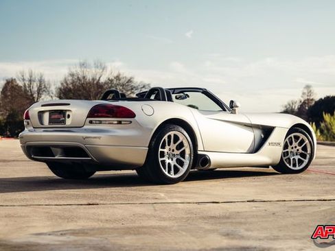 Used 2003 Dodge Viper SRT-10 image 3