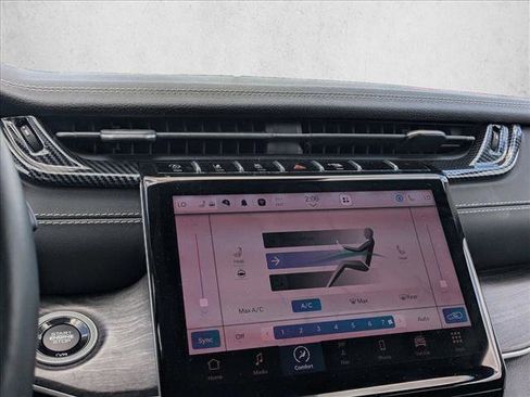 Used 2022 Jeep Grand Cherokee Limited image 9