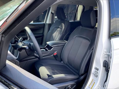 Used 2023 Jeep Grand Cherokee Laredo w/ Luxury Tech Group I AWD/4WD image 24