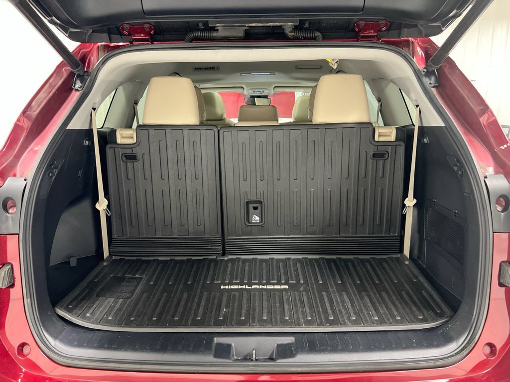 Used 2021 Toyota Highlander XLE AWD/4WD image 26