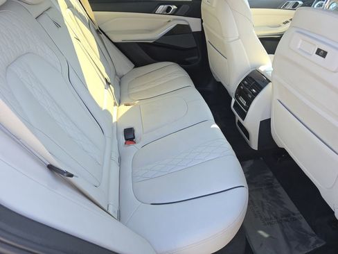 Used 2021 BMW X5 M50i image 24