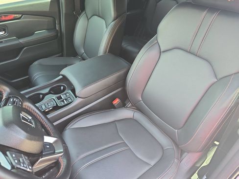 Used 2024 Honda Pilot TrailSport image 17