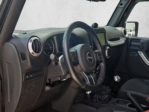 Used 2015 Jeep Wrangler Unlimited Rubicon AWD/4WD image 10