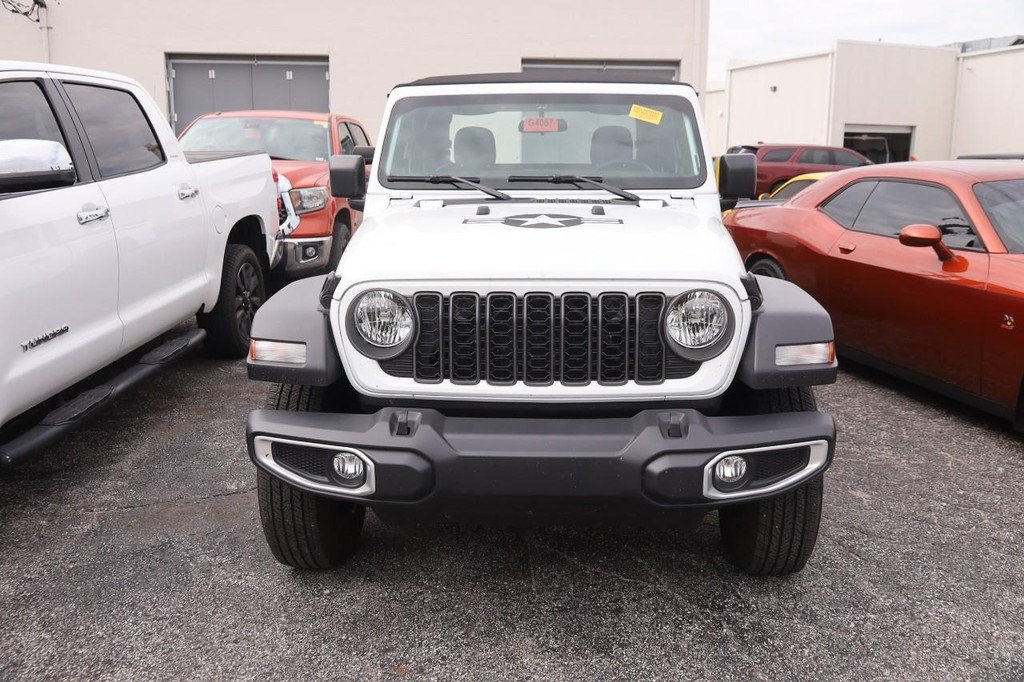 Used 2024 Jeep Gladiator Sport AWD/4WD image 3