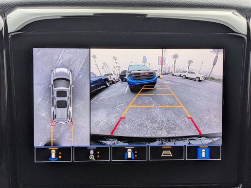 Used 2023 Chevrolet Traverse Premier image 24